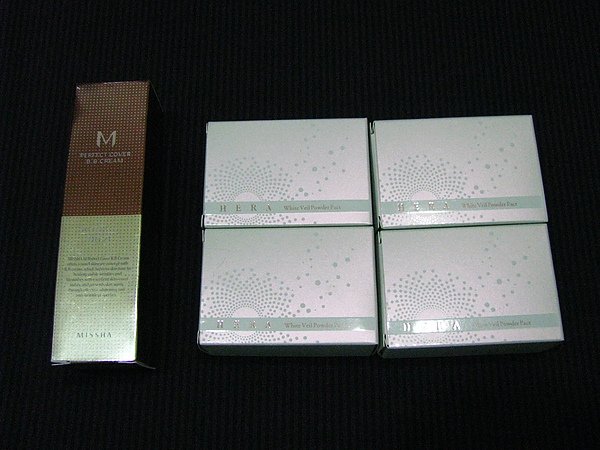 代買的Missha BB霜, Hera的澈白粉餅四個