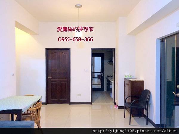 臻愛香榭5F-客廳3.JPG