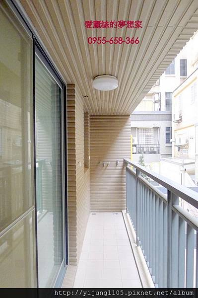 大任與園店面-夾層陽台.JPG