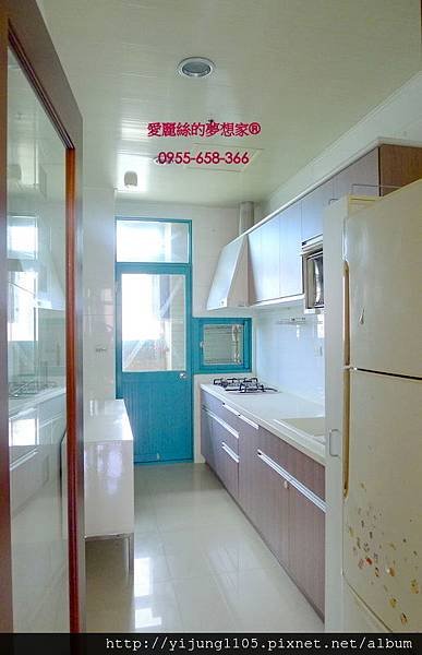 蔚藍海11F-廚房.JPG