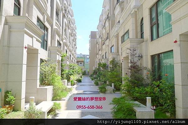 人文天尊-中庭1.JPG