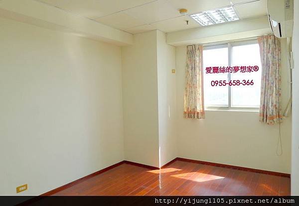 轟動天廈14F-臥房2.JPG