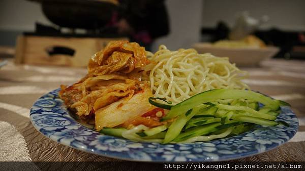 益康美食館-涼麵配泡菜