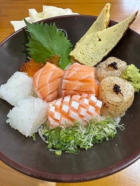 回未了-鮭魚腹干貝軟絲丼