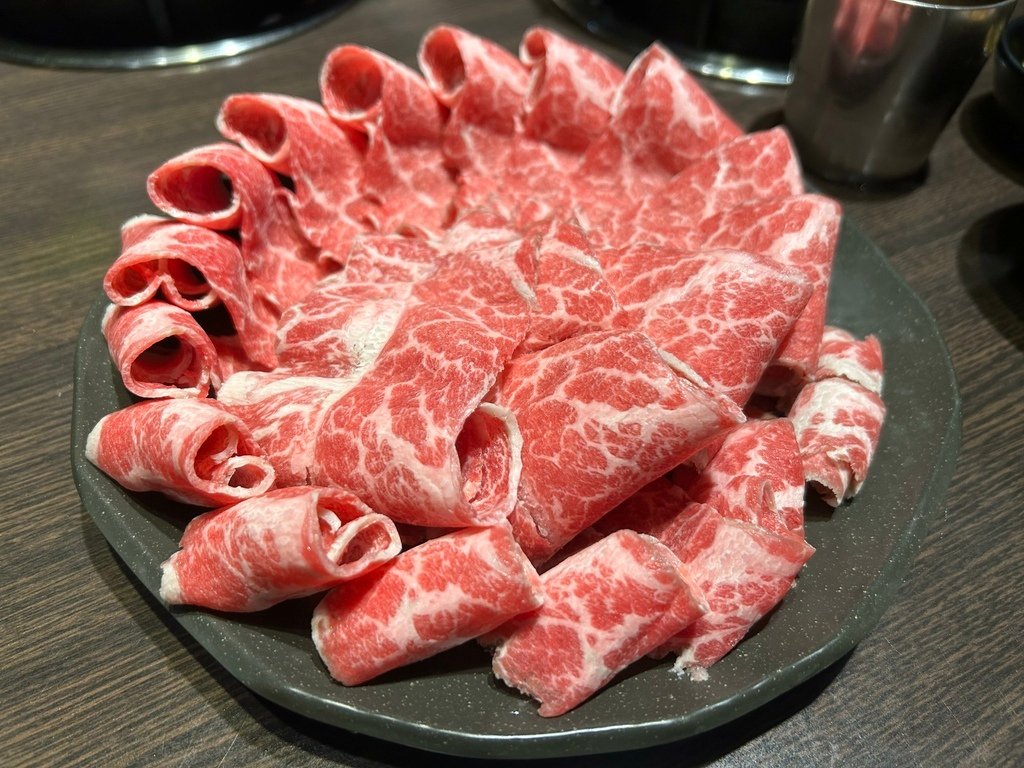 【宜蘭美食】－鼎楓火鍋｜羅東創始店｜必點麻辣牛奶鍋｜美味健康