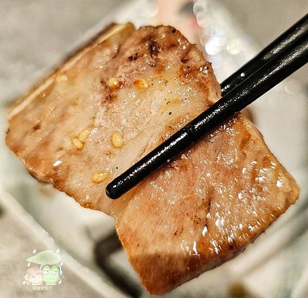 高雄苓雅區『覓奇頂級日式燒肉 』職人代烤﹐隱蔽性極高!濃濃日