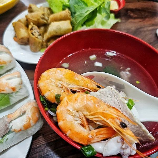 屏東必吃美食『小賢越南料理 』必點炸春捲、生春捲❗️來到屏東