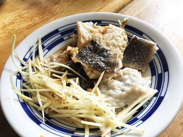 強尼先生愛美食-台南。好食記 | 北區-成大 / 開原路無名虱目魚 / 肉燥飯！-外食大冒險