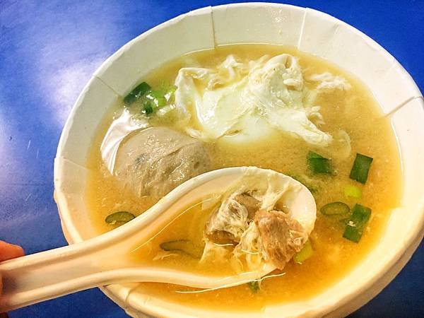 強尼先生愛美食-新北。好食記 | 三重區-天台小貨車草地涼麵-深夜食堂-宵夜-台北橋捷運站！