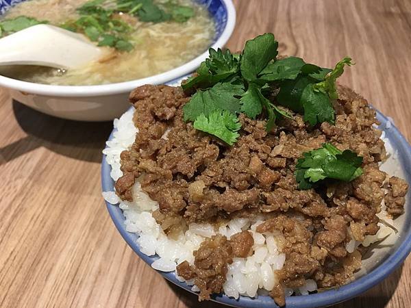 強尼先生愛美食-新北。好食記 | 三重區-正章肉圓 / 自製手工傳統彰化肉圓 / 肉羹麵 / 碗粿 / 木瓜牛奶 / 珍珠木瓜牛奶-台北橋捷運站！