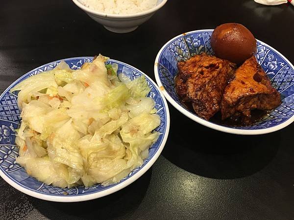 強尼先生愛美食-台北。好食記 | 萬華區-小王煮瓜-焢肉飯/香菇魯肉飯/清湯瓜仔肉/鮮魚湯/白斬雞-華西街觀光夜市/米其林2019必比登推薦！