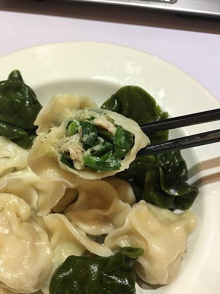 強尼先生愛美食-台北。好食記 | 中正區-巧之味手工水餃-招牌水餃/韭菜水餃/干貝水餃/酸辣湯-善導寺捷運站！（外帶）