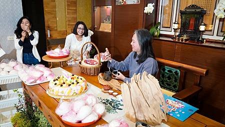 大道苑裡第三季花絮-- 壽如日昇 恭祝 弘聖師父上人〜生日快樂〜 (3).jpg