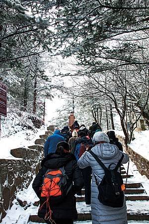 峨嵋山之行－金頂上的冰雪奇緣一覺元學會第四期會刊專題報導  (5).jpg