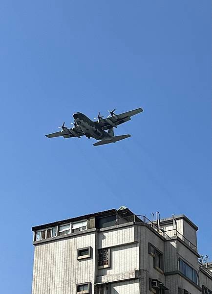 軍機掠過.jpg