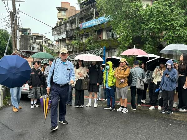國立聯合大學文觀系二年級學生參訪塯公圳取水口暨新店褒忠義民廟