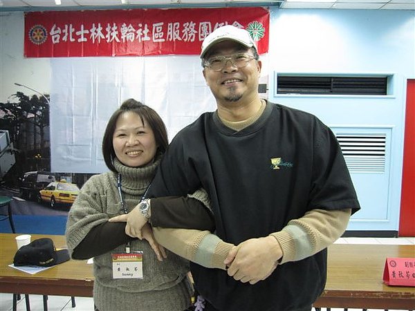 黃淑芬團長和呂嘉明主委(2011.2.12)IMG_1781.JPG