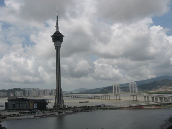 西望洋山上的 view --- 觀光塔跟跨海大橋