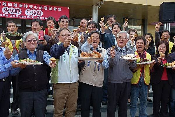 國產雞肉蛋「安心呷　不免驚」縣長力挺吃雞肉