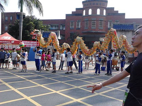 小學生舞龍加油