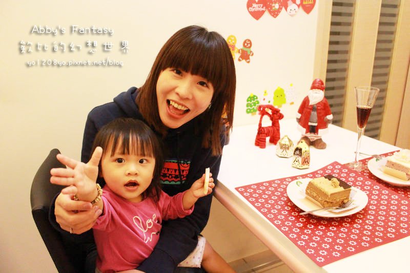 IKEA、Xmas、聖誕新品限量上市 聖誕大餐 聖誕節交換禮物 MERRY CHRISMAS 裝飾燈具、聖誕老公公、麋鹿、玻璃杯、喝紅酒、燭光晚餐 (9).jpg