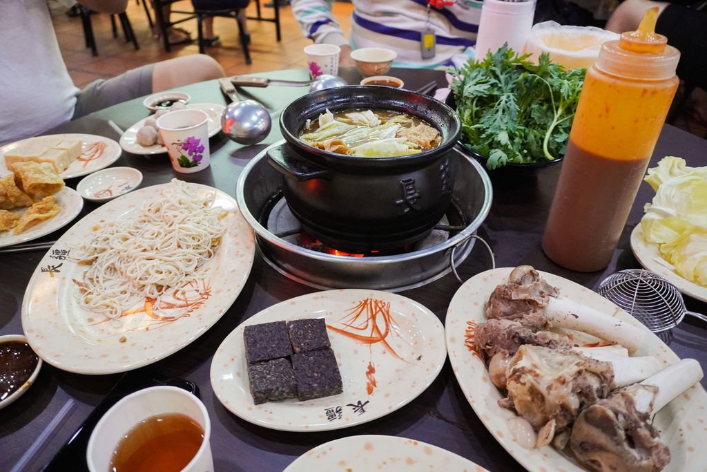 冬天必吃的羊肉爐火鍋 ❤ 美味又平價長疆羊肉爐河南店(台中西屯) (16).JPG