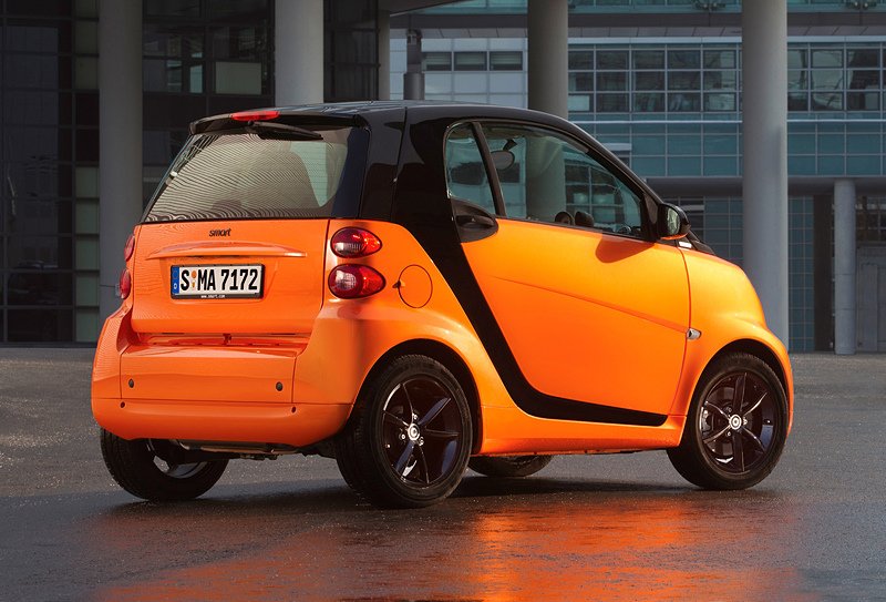 smart fortwo night orange 限量特仕車將掀起一股『鮮橙』風潮。.jpg