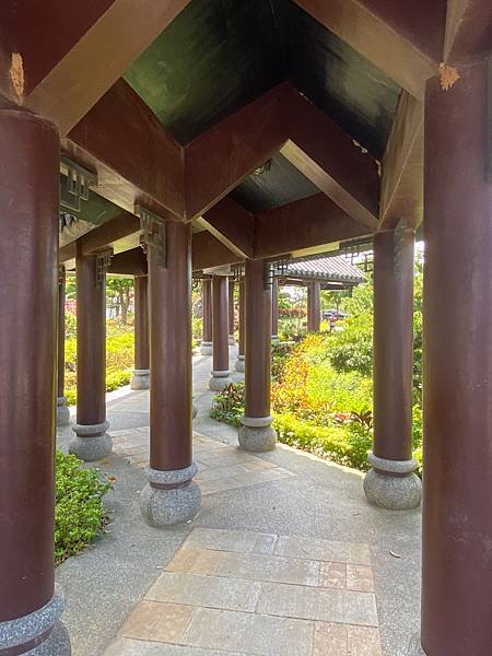 程氏古厝花園：就順便來公園走一下。  