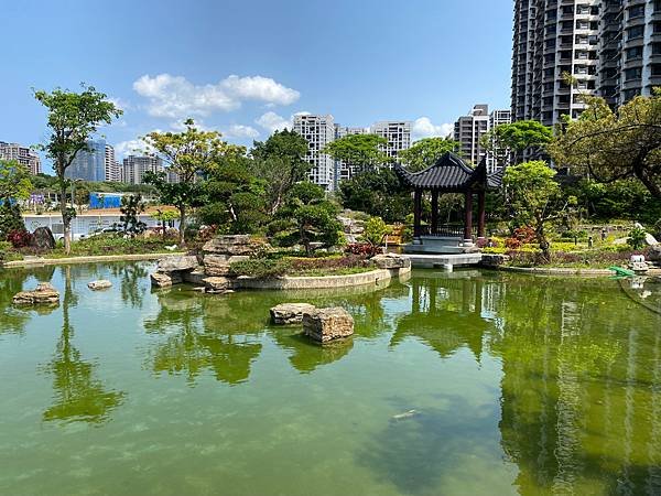 新北景點程氏古厝花園：這種中式花園是另有氛圍的，而且花草的維護應該也花不少錢