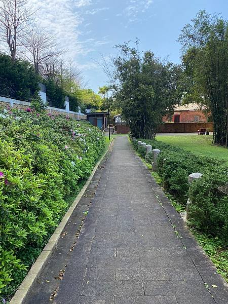 再經過一小段的花園，就真的到了程氏古厝了。