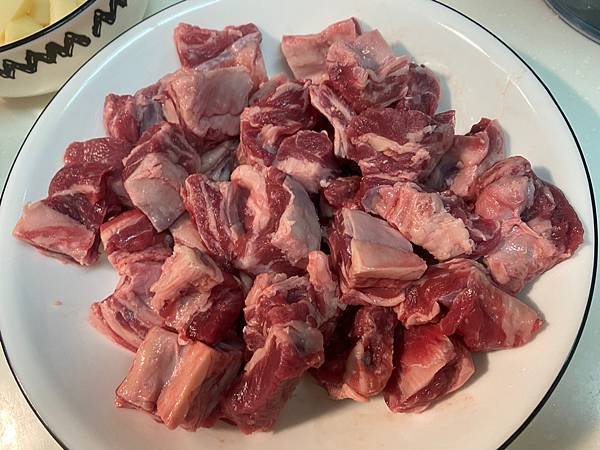 台式牛肉羅宋湯，用牛肋排來配料│美食部落客│黃小腹雜記