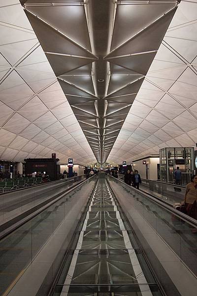 20121206-003. 轉機第一站，香港機場