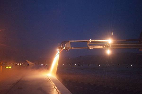 20121207-005. 機翼除霜