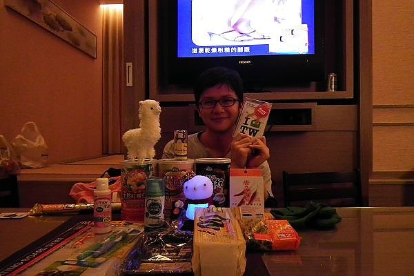 066. 愛台灣護照本及行李吊牌.jpg