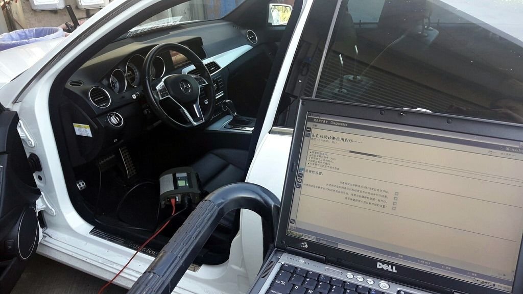經過技師原廠電腦掃瞄檢查結果，發現引擎第三缸噴油異常，電腦顯示這台賓士C250噴油嘴有故障問題。