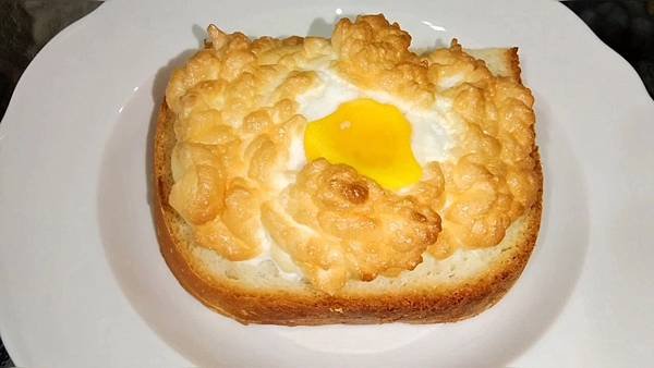 綿密蓬鬆雲朵蛋吐司丨下午茶丨早餐丨Cloud Egg Toast #toast #egg #teatime #breakfast.mp4_20220125_111338.623.jpg