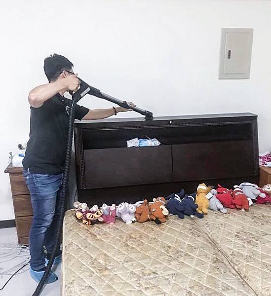 清潔床頭櫃 - 裁.jpg