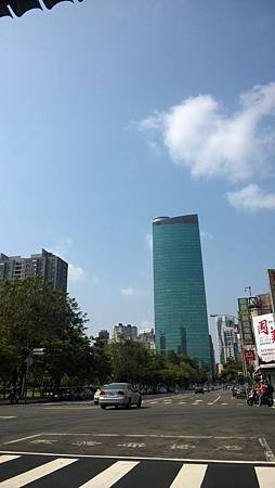 二十幾樓以下好像是辦公室