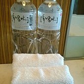廁所裡也有兩瓶水