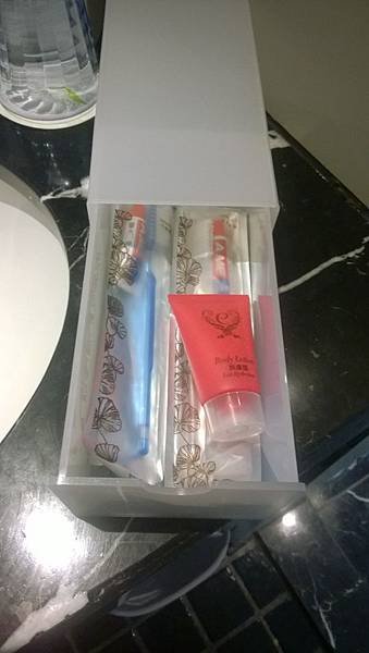 備品整齊的用個小抽屜收好