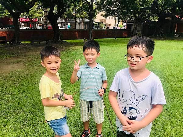 鹿港-被傳唱的小鎮，鏡頭下的窄巷(4下國語文第六課)