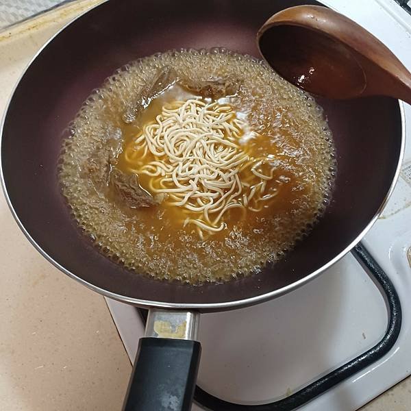 [體驗] 新上市 老協珍牛肉麵 獨創滾刀塊切法 好吃到會上癮