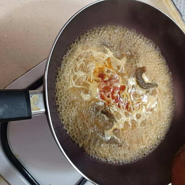 [體驗] 新上市 老協珍牛肉麵 獨創滾刀塊切法 好吃到會上癮