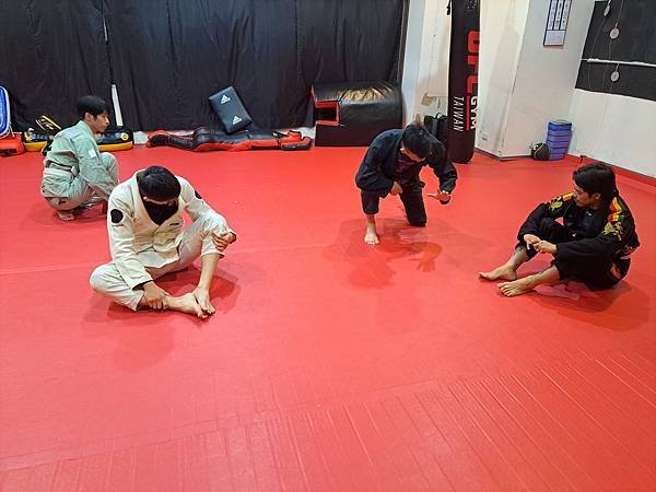 [ 參訪巴柔 ] 本土 BJJ 棕帶 HOWIE教練（菁英班