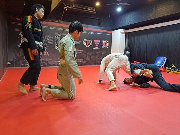 [ 參訪巴柔 ] 本土 BJJ 棕帶 HOWIE教練（菁英班