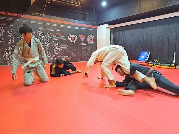 [ 參訪巴柔 ] 本土 BJJ 棕帶 HOWIE教練（菁英班