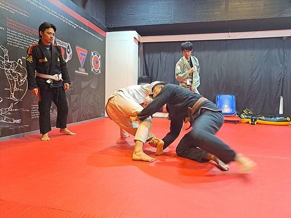 [ 參訪巴柔 ] 本土 BJJ 棕帶 HOWIE教練（菁英班