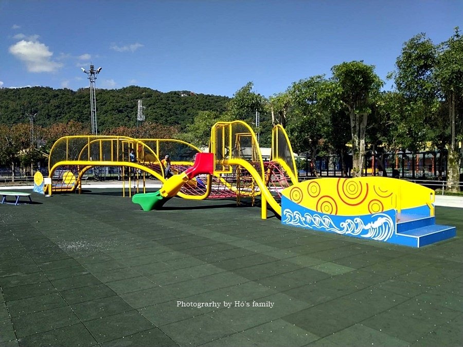 宜蘭特色公園》頭城運動公園兒童遊戲場10.JPG