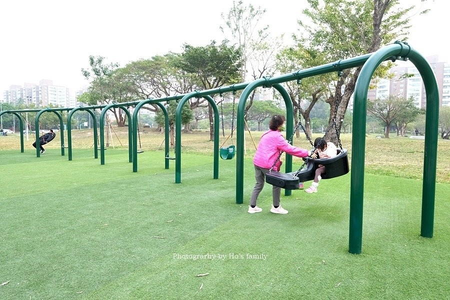 高雄特色公園》岡山河堤公園共融遊戲場26.JPG