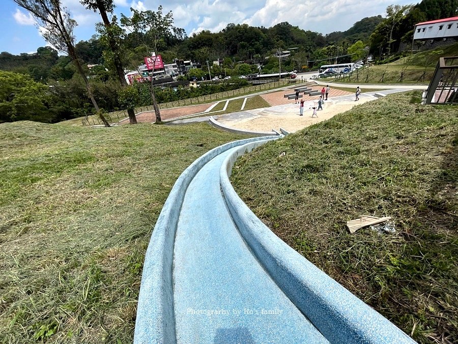 新竹合興車站》小火車出發！夢幻傘海、特色公園遊戲場溜滑梯24.JPG